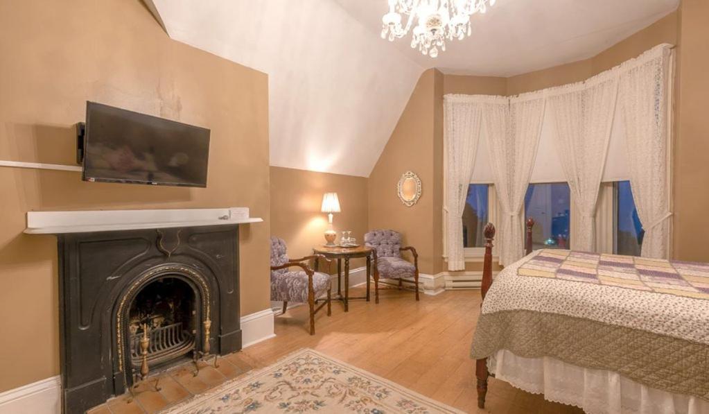 St. Martins Country Inn & Vaughan'S Restaurant エクステリア 写真