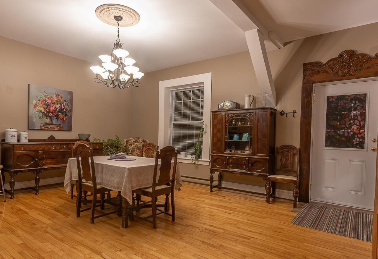 St. Martins Country Inn & Vaughan'S Restaurant エクステリア 写真