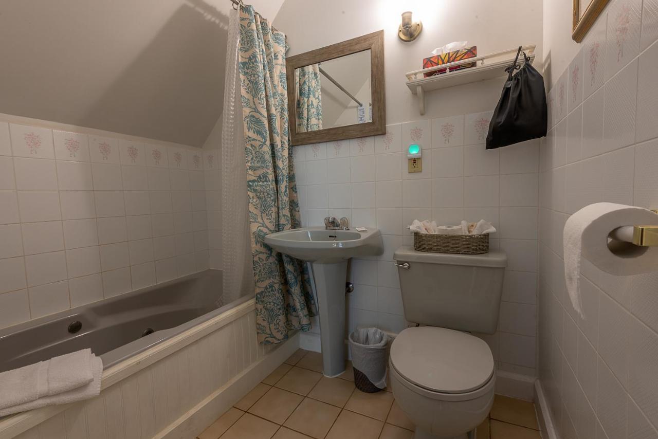 St. Martins Country Inn & Vaughan'S Restaurant エクステリア 写真