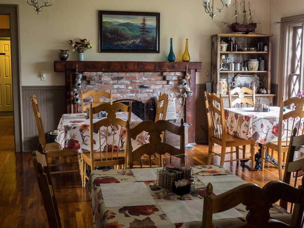 St. Martins Country Inn & Vaughan'S Restaurant エクステリア 写真