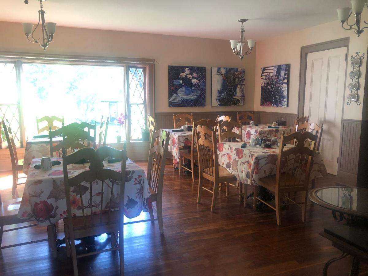 St. Martins Country Inn & Vaughan'S Restaurant エクステリア 写真