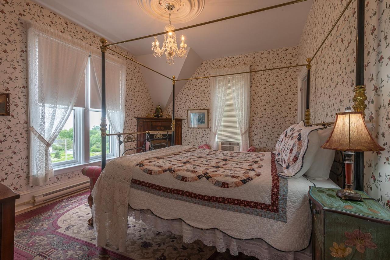 St. Martins Country Inn & Vaughan'S Restaurant エクステリア 写真